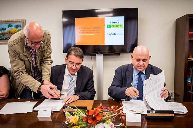 La ONCE y ANELE renuevan su colaboración para la adaptación de los libros de texto a las personas con discapacidad visual - 1, Foto 1