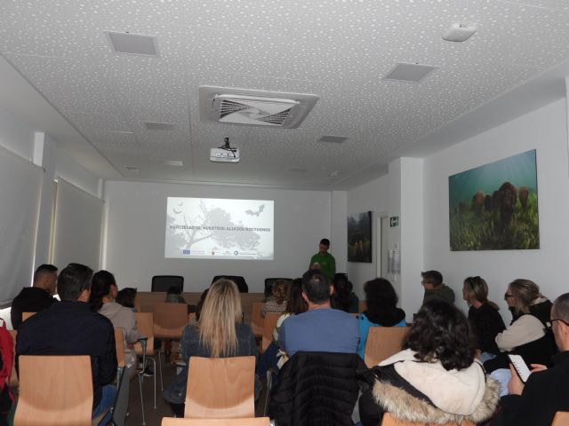 Vecinos de El Moj�n participar�n en el primer taller sobre murci�lagos y control natural de mosquitos, Foto 2