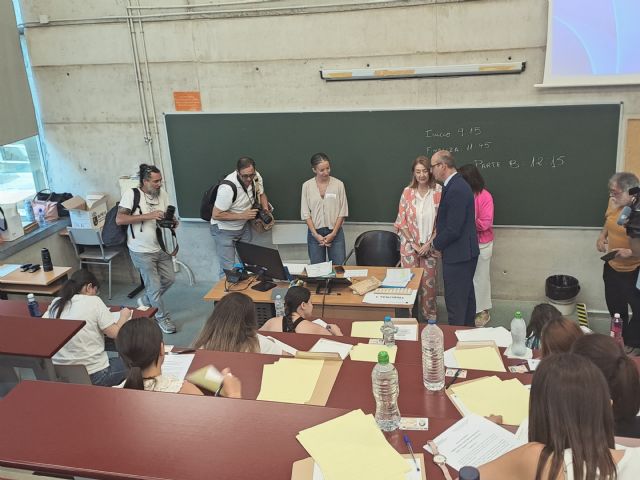 9.451 aspirantes se presentan a las oposiciones al cuerpo de Maestros, que se desarrollan con normalidad, Foto 4