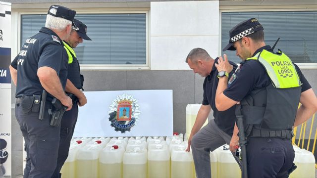 La Policía Local incauta 1.500 litros de combustible presuntamente destinados al petaqueo tras interceptar un vehículo y detener al conductor - 2, Foto 2