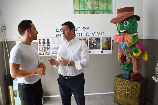 El alcalde Noguera visita la gran escultura El Resurgir del Dima Fénix del colegio Divino Maestro - 2, Foto 2