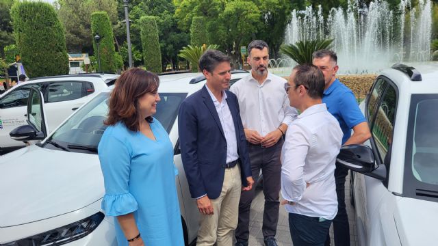 El Ayuntamiento de Molina de Segura presenta tres nuevos vehículos eléctricos para los servicios técnicos de la Concejalía de Vía Pública - 2, Foto 2