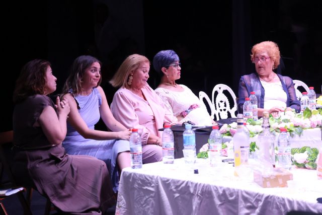 Más de 400 personas disfrutan de la comedia musical “Todos al Bautizo” del coro de mayores Voces Doradas - 3, Foto 3