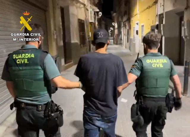 La Guardia Civil detiene a un experimentado delincuente por el robo en un colegio de Cieza La Guardia Civil detiene a un experimentado delincuente por el robo en un colegio de Cieza
