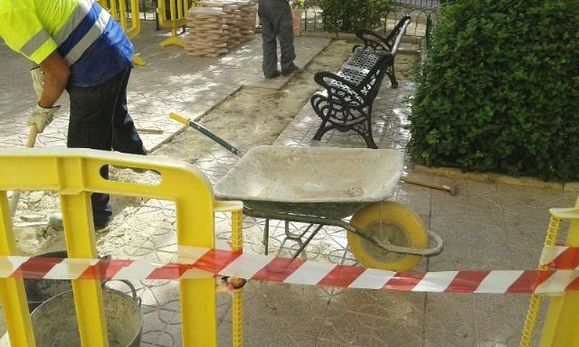 Servicios inicia un importante trabajo de reparaciones y reformas en San José Obrero y las fuentes públicas - 1, Foto 1