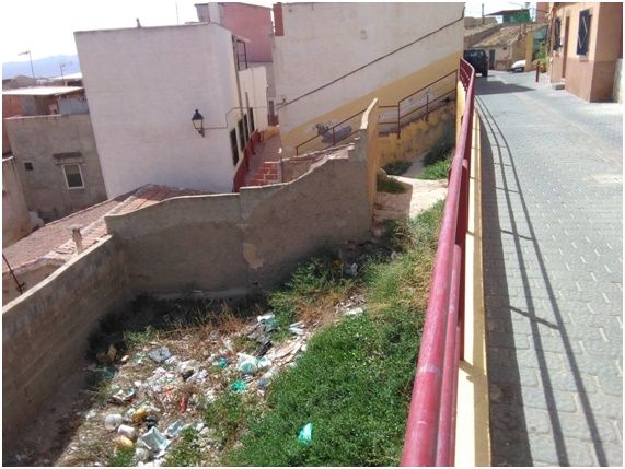 El PSOE reclama la limpieza de los solares y laderas del Cabezo Piñero del Barrio de San Cristóbal - 2, Foto 2