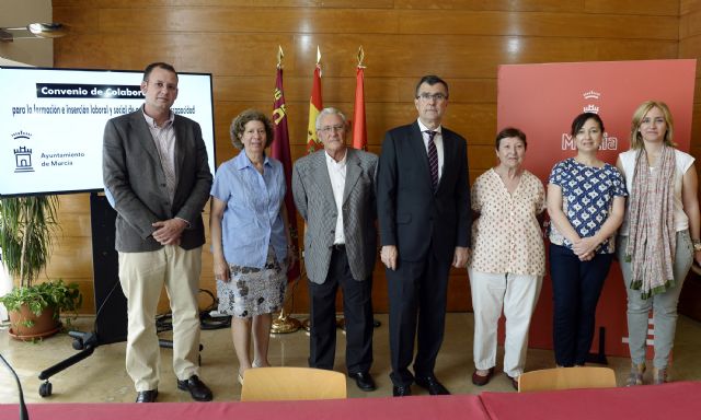 El Ayuntamiento y CEOM fomentan la igualdad laboral con prácticas y contratos formativos para personas con discapacidad - 2, Foto 2