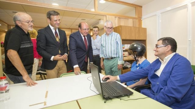 Pedro Antonio Sánchez: Mejorar la calidad de vida de quien más lo necesita es una inversión social y gran prioridad del Gobierno regional - 1, Foto 1
