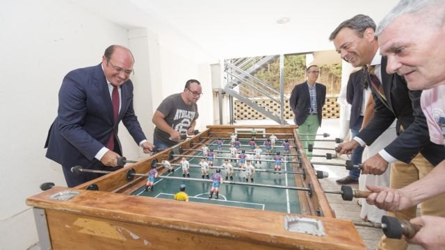 Pedro Antonio Sánchez: Mejorar la calidad de vida de quien más lo necesita es una inversión social y gran prioridad del Gobierno regional - 2, Foto 2