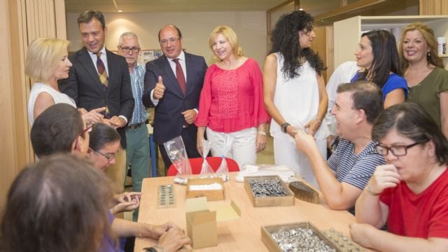 Pedro Antonio Sánchez: Mejorar la calidad de vida de quien más lo necesita es una inversión social y gran prioridad del Gobierno regional - 4, Foto 4