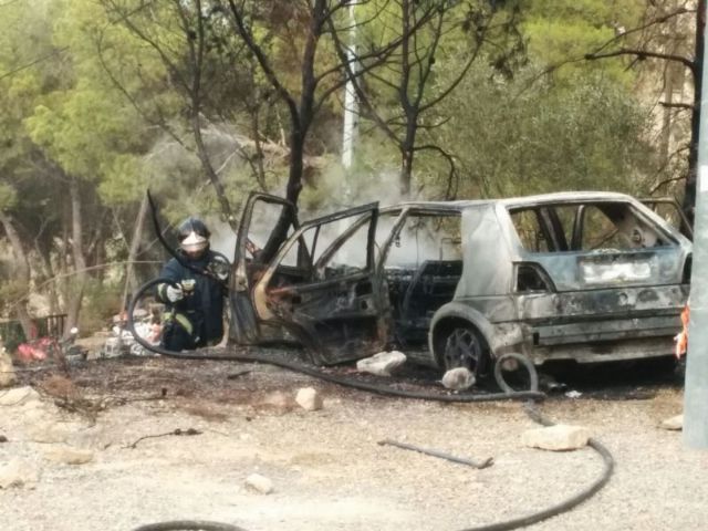 Un vehculo se incendia en el Parque Regional de Sierra Espuña, Foto 3