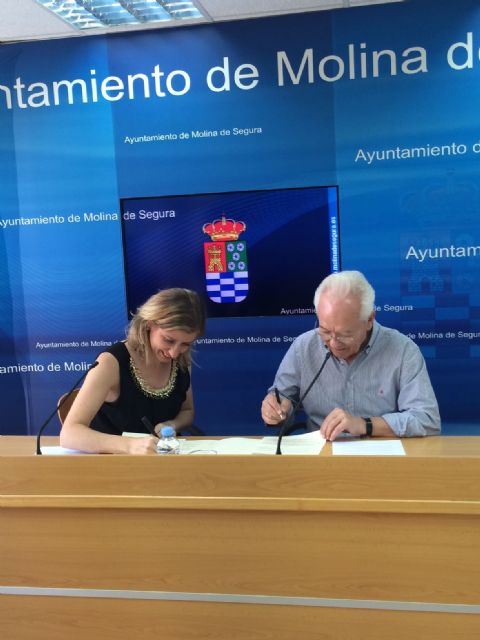 El Ayuntamiento de Molina de Segura firma una adenda al convenio de colaboración con Proyecto Hombre para programa de atención a personas con problemas de adicción - 2, Foto 2
