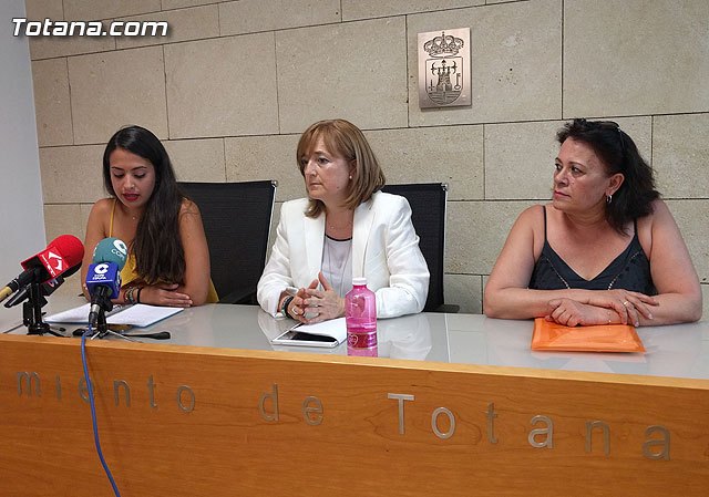 Recogen ya unas 700 firmas para solicitar a la Consejería de Sanidad que restituya el horario del Consultorio de El Paretón-Cantareros este verano - 1, Foto 1