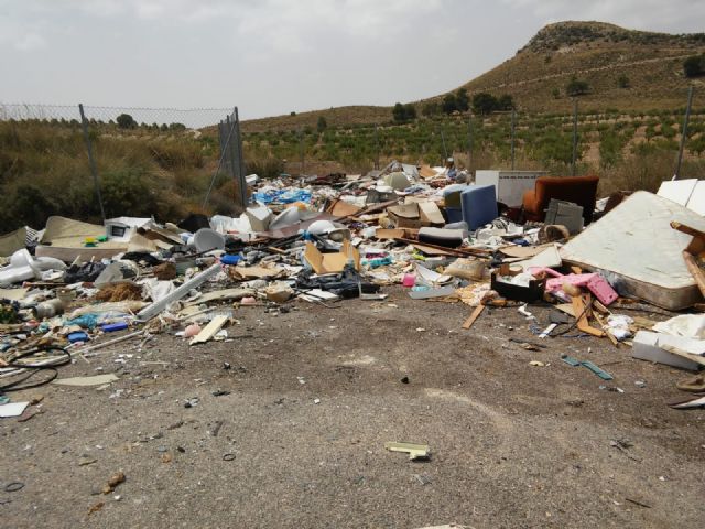El Ecoparque de Coy, en el que el PP gastó 208.797 euros, convertido en un vertedero ilegal de basura por su abandono - 1, Foto 1