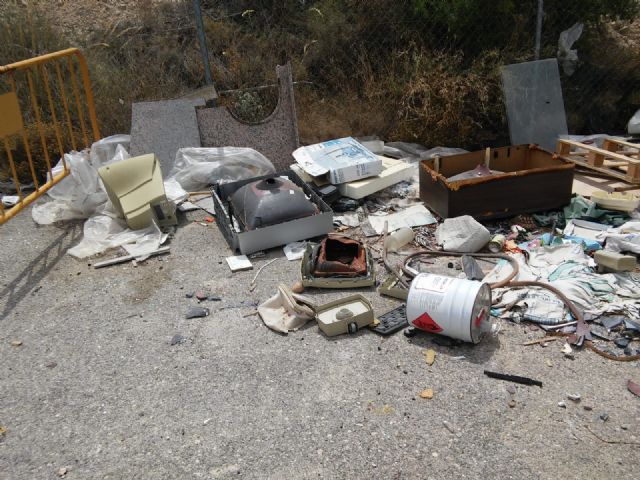El Ecoparque de Coy, en el que el PP gastó 208.797 euros, convertido en un vertedero ilegal de basura por su abandono - 3, Foto 3