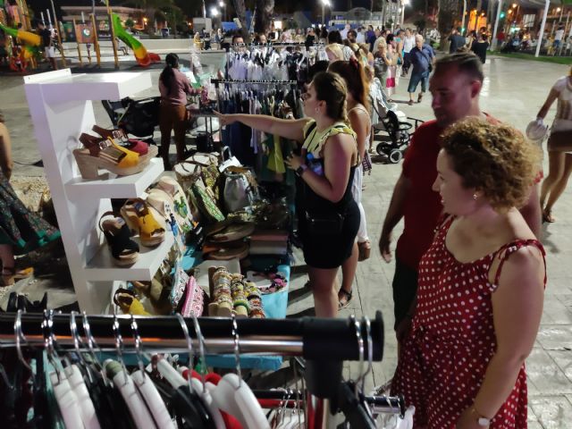 Grandes descuentos y el universo del Rey León abren las 'Noches de Verano' de Lo Pagán - 3, Foto 3