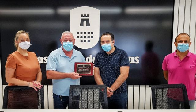 Protección Civil y el personal de Obras y Servicios, homenajeados por colaborar en el reparto de material escolar en el confinamiento - 2, Foto 2