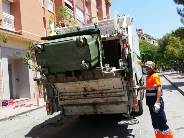 El Ayuntamiento de Molina de Segura lleva a cabo un exhaustivo procedimiento de limpieza y desinfección en los seis mercados semanales del municipio - 1, Foto 1