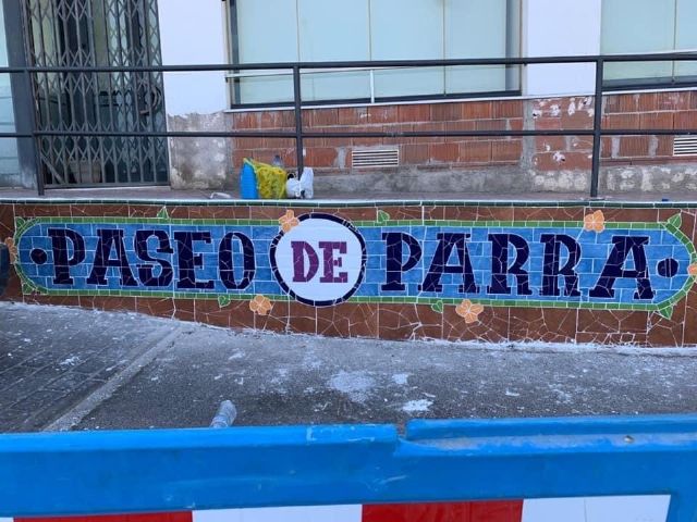 La edil de Cultura supervisa la segunda fase del proyecto de grafiti sobre mosaico - 2, Foto 2