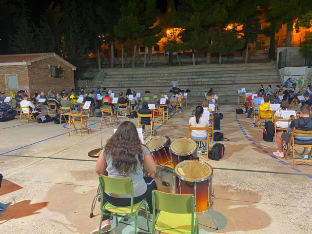 La Agrupación Musical de Caravaca de la Cruz ha preparado un ciclo de conciertos que comienza este viernes en la Plaza del Arco y visitará las pedanías de Archivel, Barranda, La Encarnación y Singla - 2, Foto 2