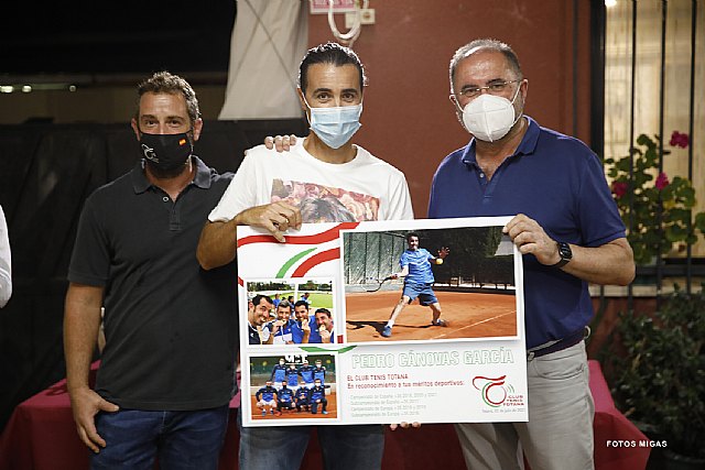 [Homenaje a Pedro Cnovas y cena clausura temporadas 2019-20 y 2020-21 de los torneos sociales de tenis y pdel del Club de Tenis Totana