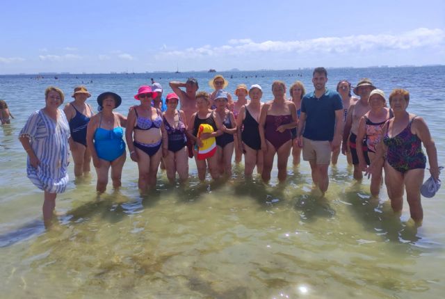 El alcalde acompaña a los mayores torreños en una de sus jornadas de ocio saludable en Los Alcázares - 2, Foto 2