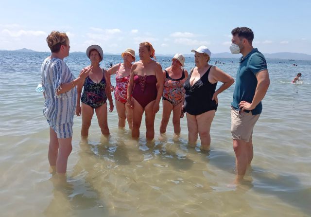 El alcalde acompaña a los mayores torreños en una de sus jornadas de ocio saludable en Los Alcázares - 3, Foto 3