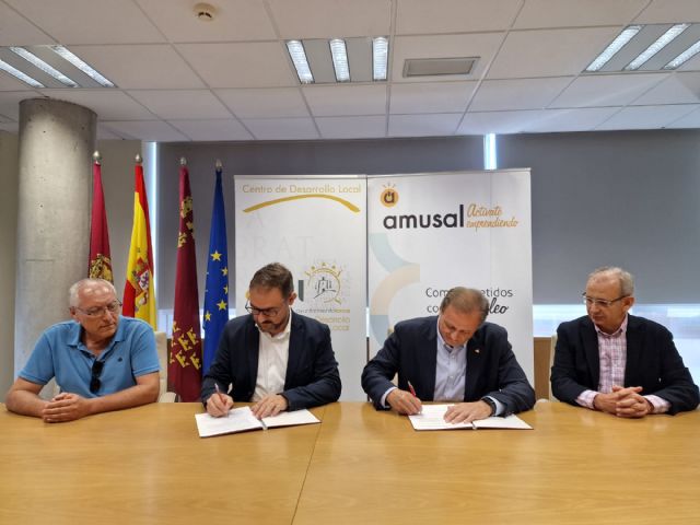 El Ayuntamiento de Lorca y AMUSAL firman un convenio con el que ambas entidades unen fuerzas para fomentar la creación de empresas en el municipio - 1, Foto 1