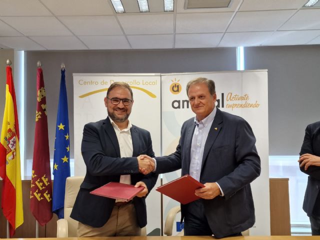 El Ayuntamiento de Lorca y AMUSAL firman un convenio con el que ambas entidades unen fuerzas para fomentar la creación de empresas en el municipio - 2, Foto 2