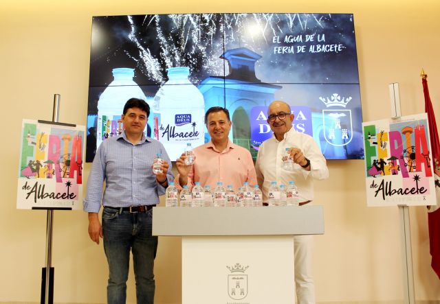 Aquadeus promociona la Feria de Albacete en cinco millones de botellas de agua mineral natural, Foto 1