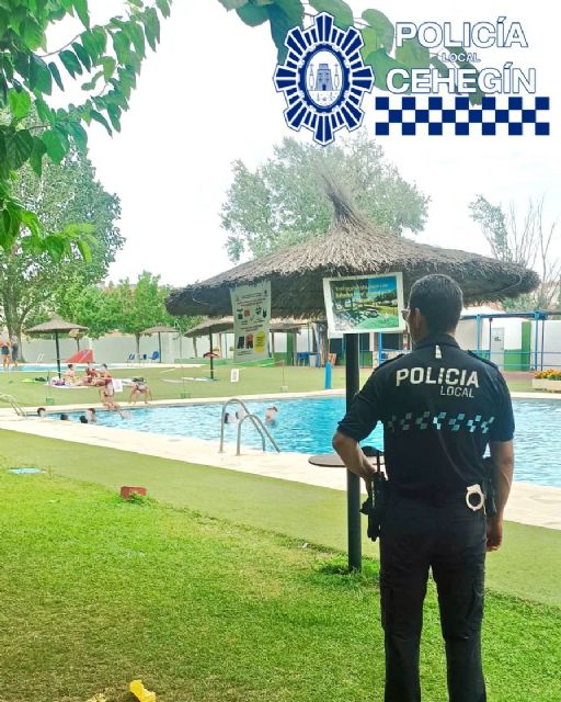 La Policía Local desarrollará un operativo especial de vigilancia para garantizar la seguridad de los usuarios de la piscina municipal de verano - 1, Foto 1