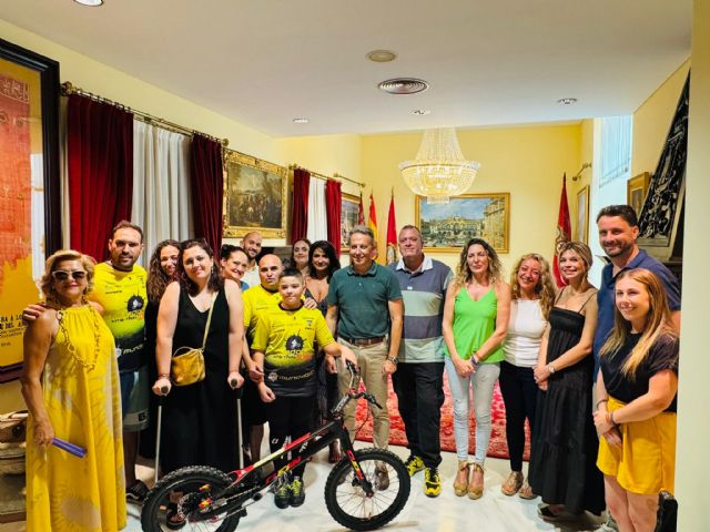 El alcalde de Lorca desea suerte al joven piloto lorquino Alfonso Méndez para el Mundial de trialbici del próximo fin de semana - 3, Foto 3
