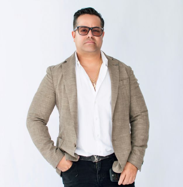 Miguel Petit Debuta como autor con Entre acordes y estrategias - 4, Foto 4