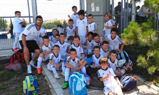 El Ayuntamiento y la Fundación Real Madrid renuevan el convenio para poner en marcha la escuela de fútbol sociodeportiva - 1, Foto 1