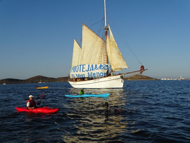 Completada la travesia a nado en un Mar Menor verde - 1, Foto 1