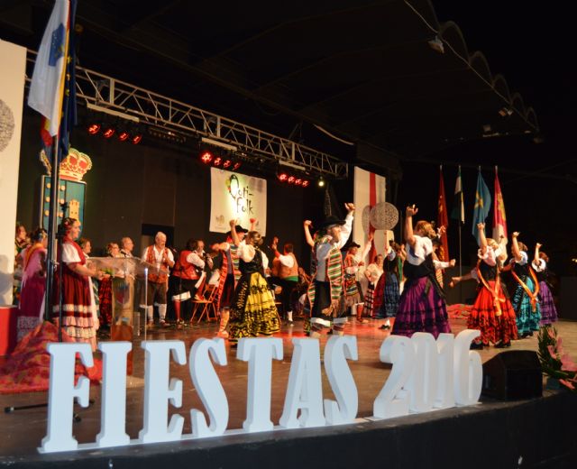 El Festival Internacional de Folklore vuelve a sus cita con las Fiestas torreñas - 1, Foto 1