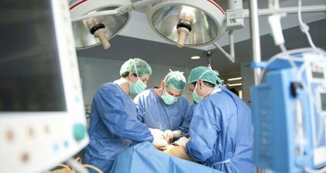 IU alerta del incremento de la lista de espera quirúrgica en el Área III por el cierre de quirófanos en verano - 1, Foto 1