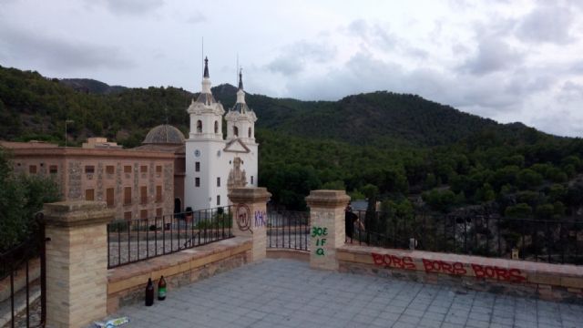 Ahora Murcia reclama la limpieza de basuras y escombros del recinto del santuario de la Fuensanta y la apertura del mirador de la casa del cabildo, junto a quitapesares - 3, Foto 3