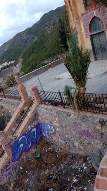 Ahora Murcia reclama la limpieza de basuras y escombros del recinto del santuario de la Fuensanta y la apertura del mirador de la casa del cabildo, junto a quitapesares - 5, Foto 5