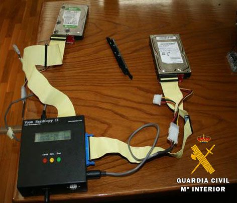 La Guardia Civil detiene a tres personas por la comisión de 125 delitos contra empresas afincadas en 10 países de la Unión Europea - 2, Foto 2