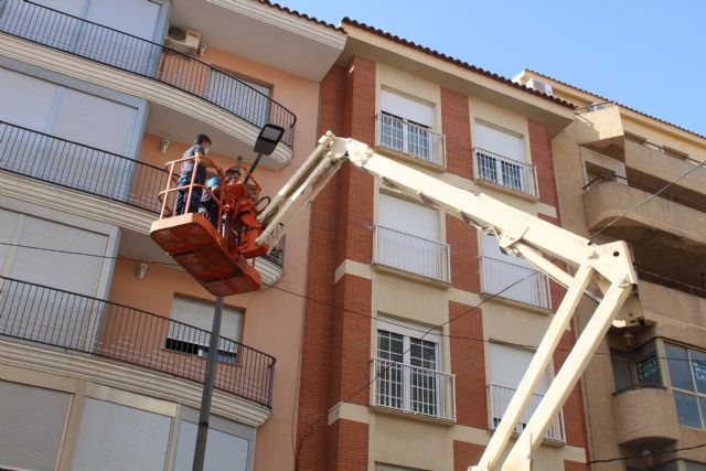 El Ayuntamiento sustituye por tipo led las luminarias de calle Cánovas y del primer tramo de la carretera de Santa Ana - 1, Foto 1
