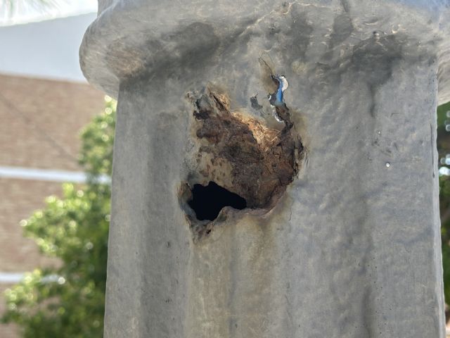 Mercedes Graña (MC) denuncia el estado de abandono de la emblemática farola de la Plaza Padre Marín en La Puyola - 4, Foto 4