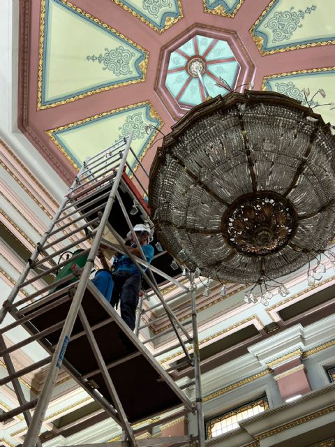 El Ayuntamiento de Murcia acomete una inspección técnica integral de la lámpara monumental del Salón de Plenos para garantizar su conservación - 2, Foto 2