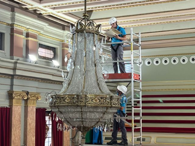 El Ayuntamiento de Murcia acomete una inspección técnica integral de la lámpara monumental del Salón de Plenos para garantizar su conservación - 4, Foto 4