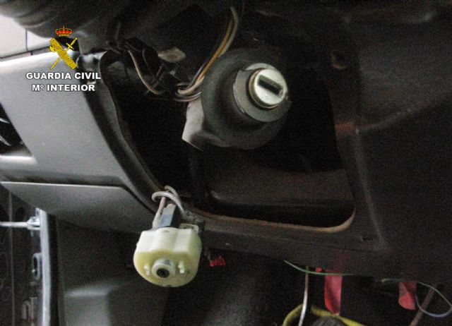 La Guardia Civil detiene a dos delincuentes habituales relacionados con una docena de robos en viviendas y sustracción de vehículos - 2, Foto 2