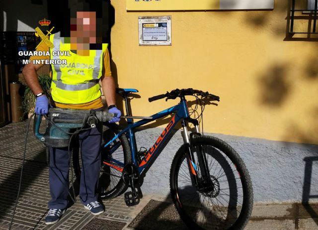 La Guardia Civil detiene a dos delincuentes habituales relacionados con una docena de robos en viviendas y sustracción de vehículos - 4, Foto 4