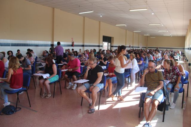 209 personas se presentan hoy a los exámenes de la bolsa de trabajo de peón de servicios - 1, Foto 1