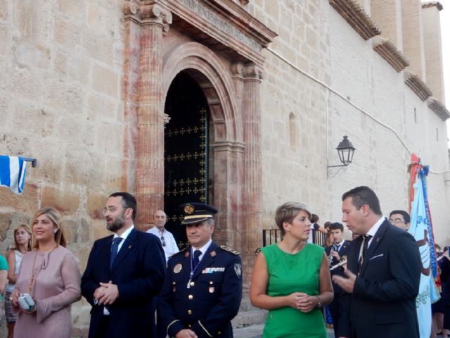 Noelia Arroyo acompaña a los muleños en la procesión del Niño Jesús del Balate - 1, Foto 1