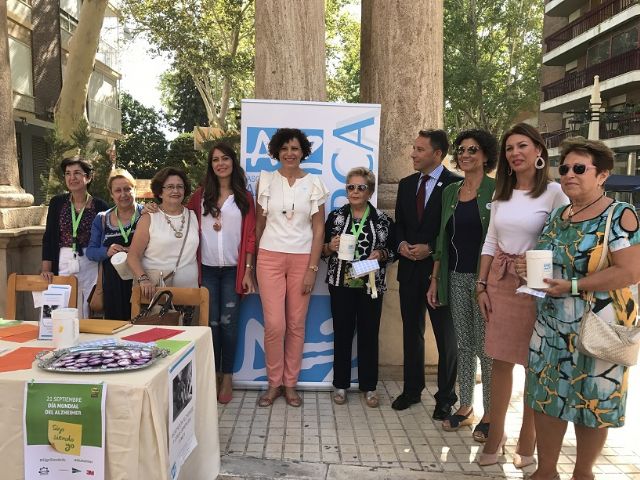 La Asociación Alzheimer de Lorca realiza una campaña informativa una para concienciar a la población sobre esta enfermedad con motivo del Día Mundial del Alzheimer - 1, Foto 1