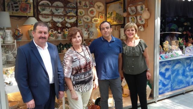 Responsables municipales asisten a la inauguración de la 34ª Feria Oficial de Artesanía de la Región de Murcia (Feramur), Foto 4